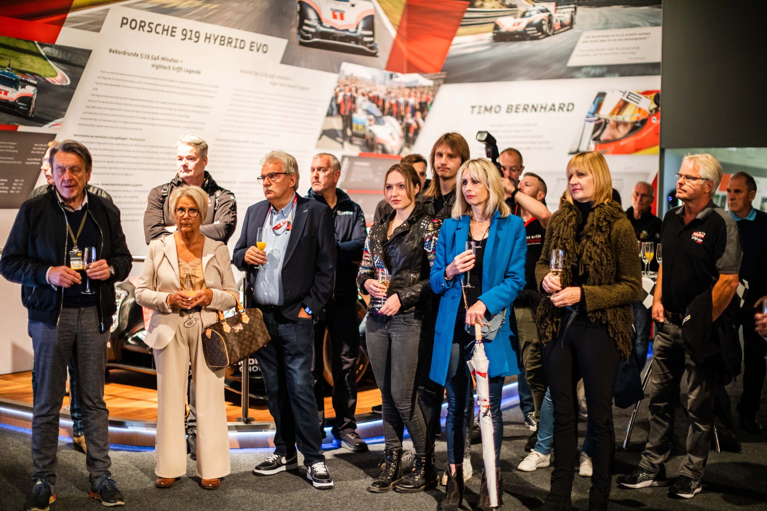 Viele Wegbegleiter und Freunde nahmen an der Eröffnung der Ausstellung teil - darunter auch Johannes Scheid